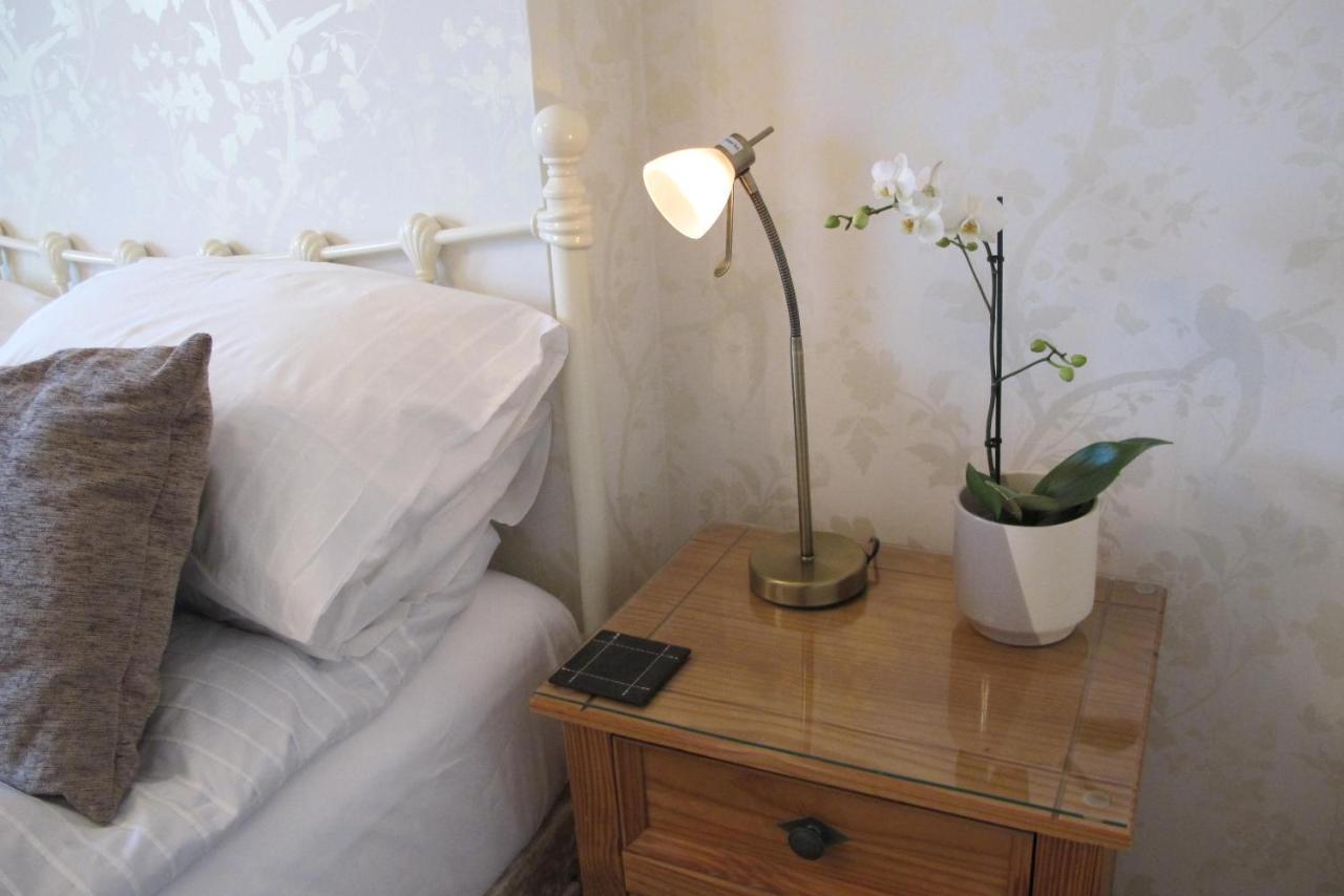 Holmleigh House Bed And Breakfast Сийтън Екстериор снимка