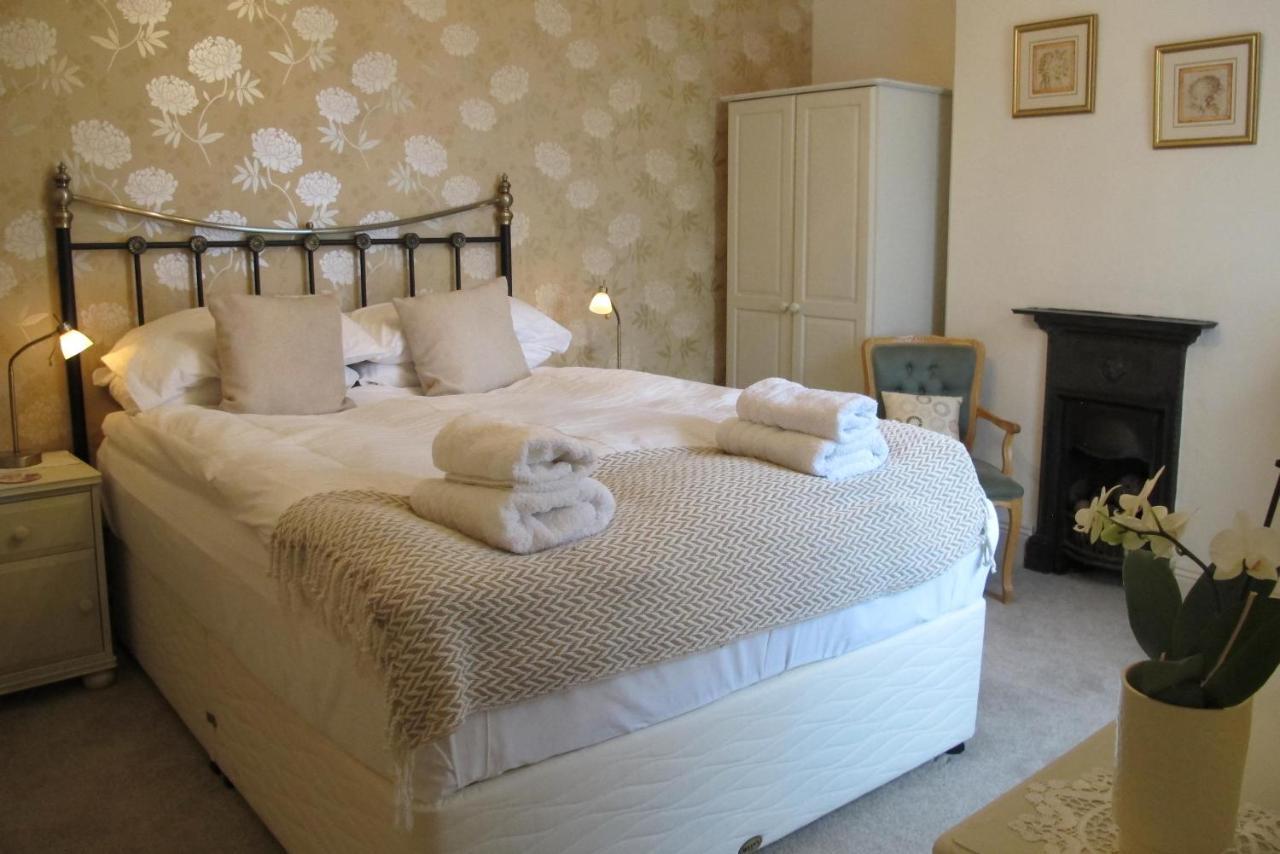 Holmleigh House Bed And Breakfast Сийтън Екстериор снимка