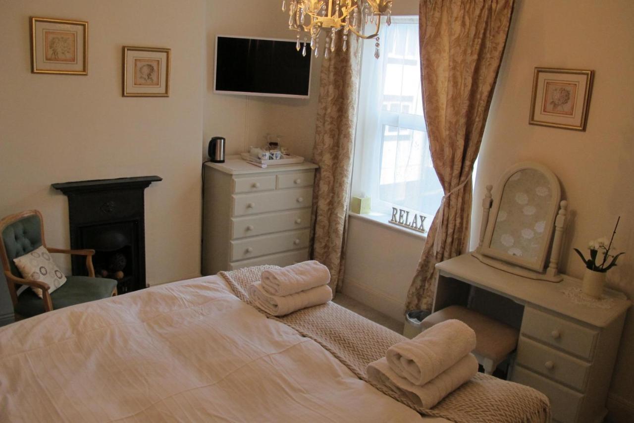 Holmleigh House Bed And Breakfast Сийтън Екстериор снимка