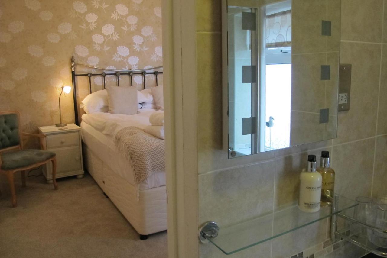 Holmleigh House Bed And Breakfast Сийтън Екстериор снимка